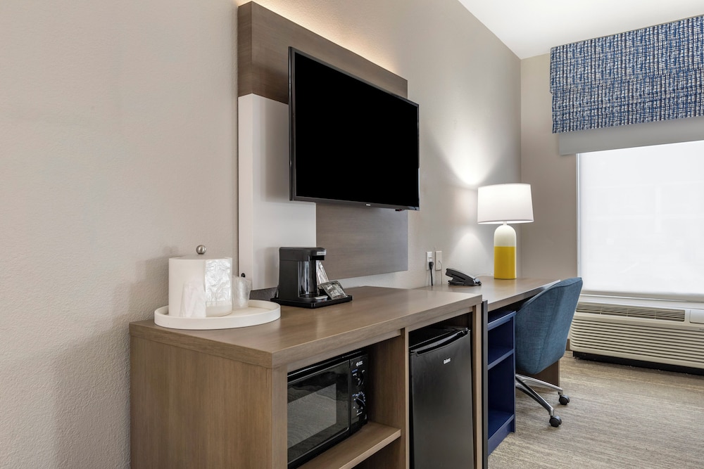 Room, 2 Queen Beds, Accessible, Non Smoking photo 3