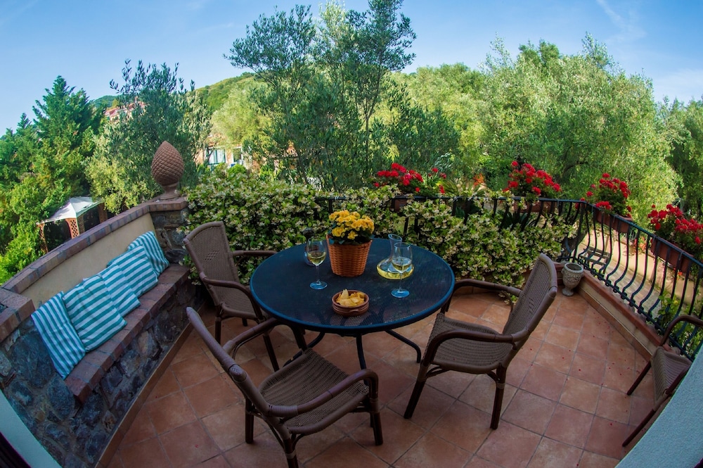 Classic Apartment, 2 Bedrooms, Kitchen, Garden View photo 1