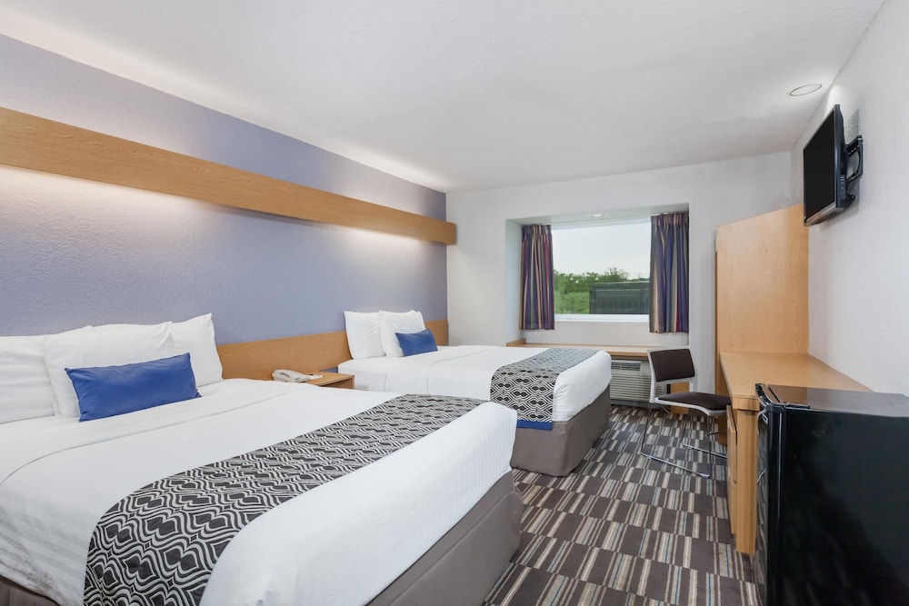Suite, 1 Queen Bed, Refrigerator photo 2