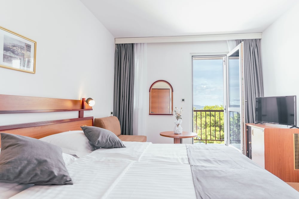Superior Double Room, Balcony, Sea Facing - Photo 4