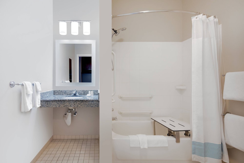 Suite, 1 Bedroom (Mobility Accessible, Roll-In Shower) photo 2
