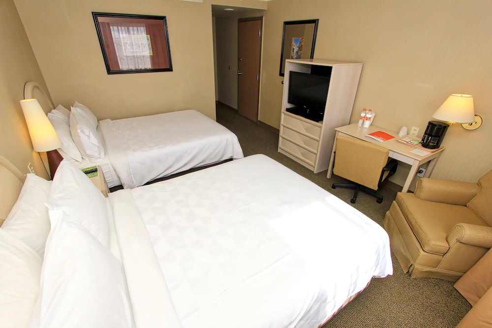 Standard Room, 2 Double Beds - Photo 6