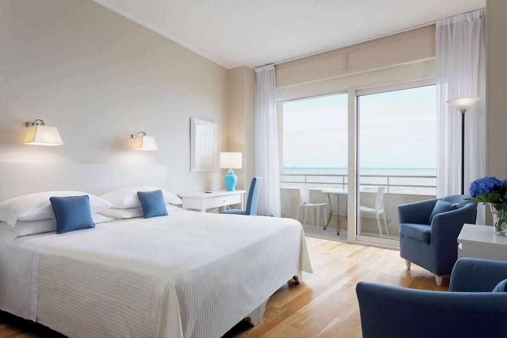 Deluxe Room, Sea View - Photo 2