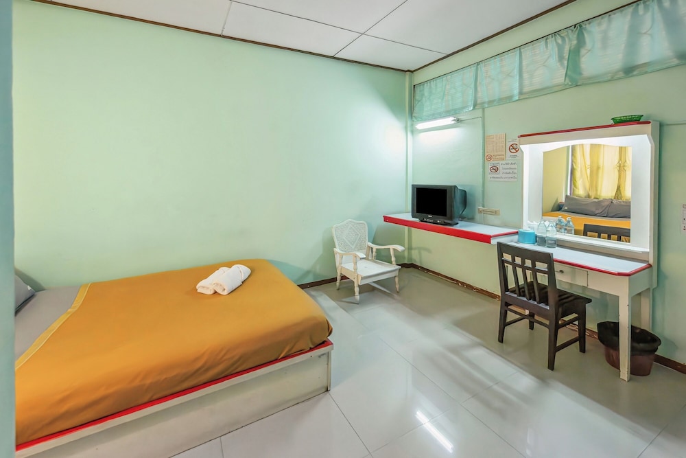 Standard Queen Room - Photo 5