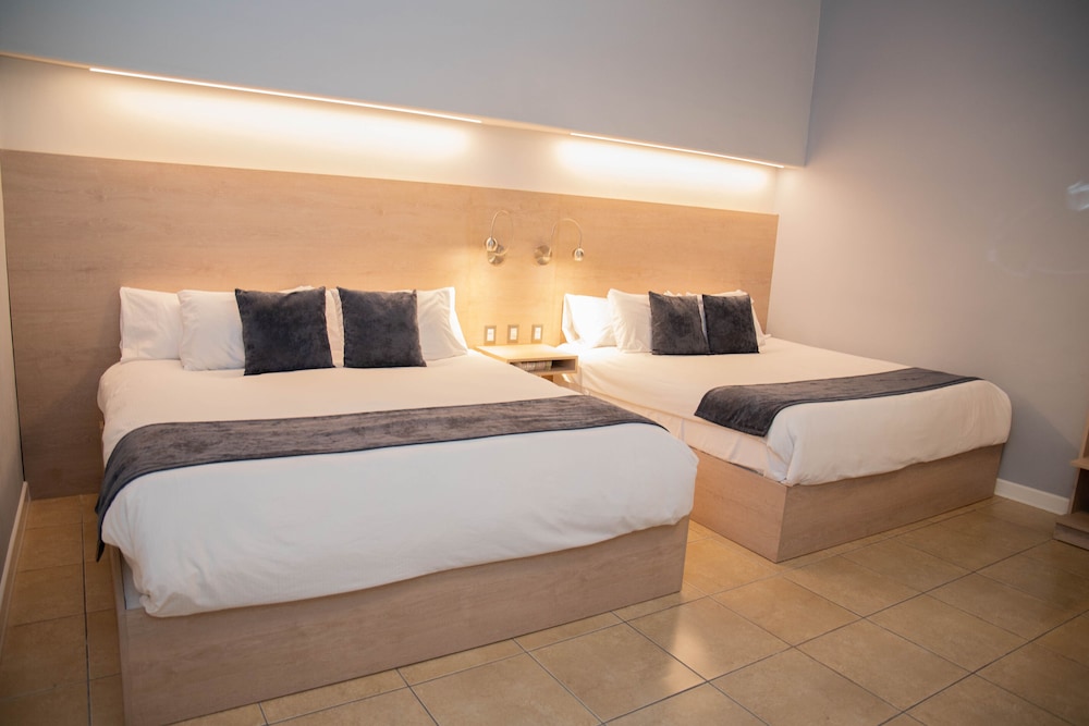 Deluxe 2 King Size Beds Suite photo 2