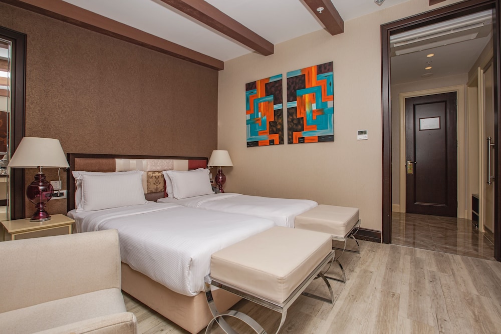 Deluxe Twin Room with Balcony