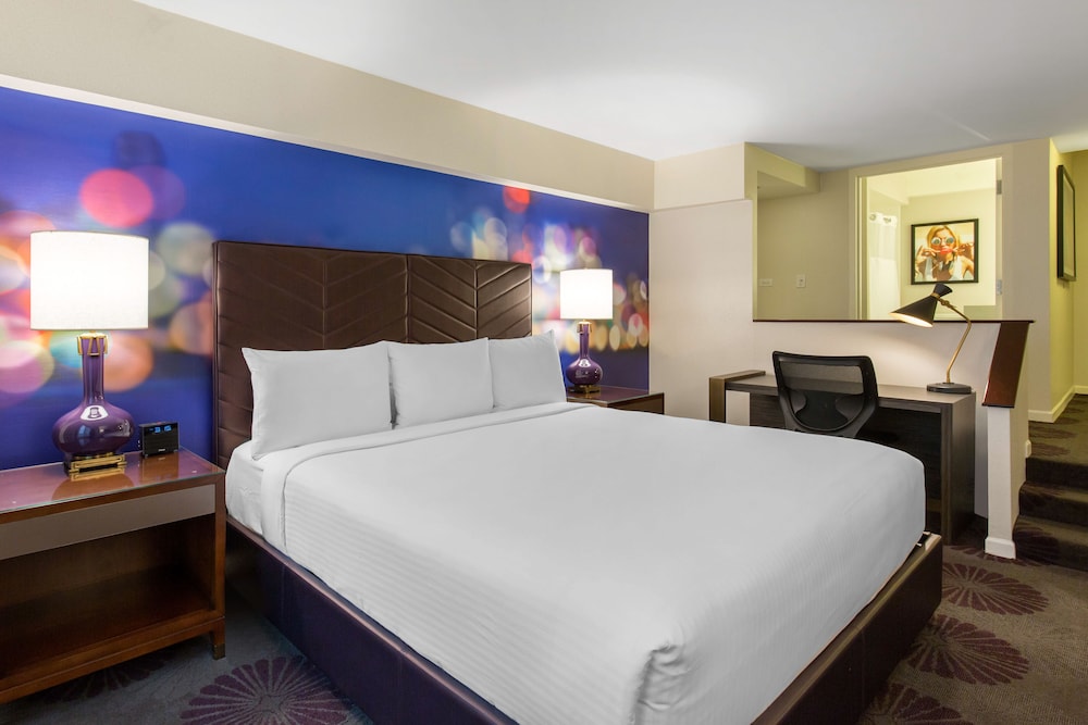 Junior Suite, 1 King Bed with Sofa bed