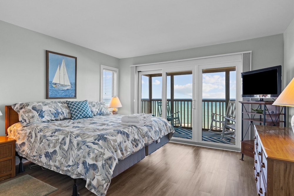 Condo, 3 Bedrooms