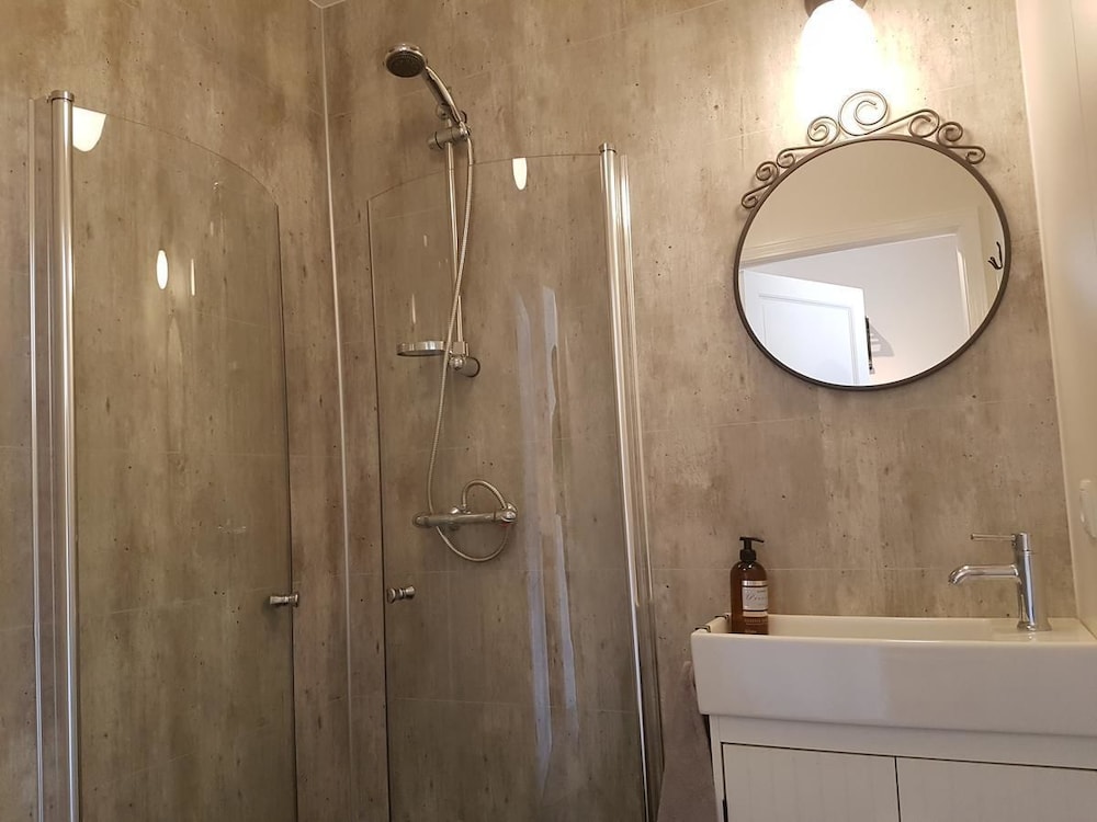 Double or Twin Room, Private Bathroom photo 3