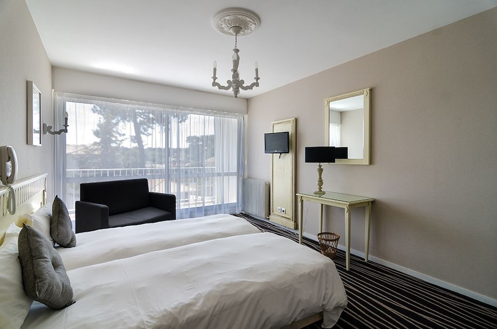 Standard Twin Room - Photo 3