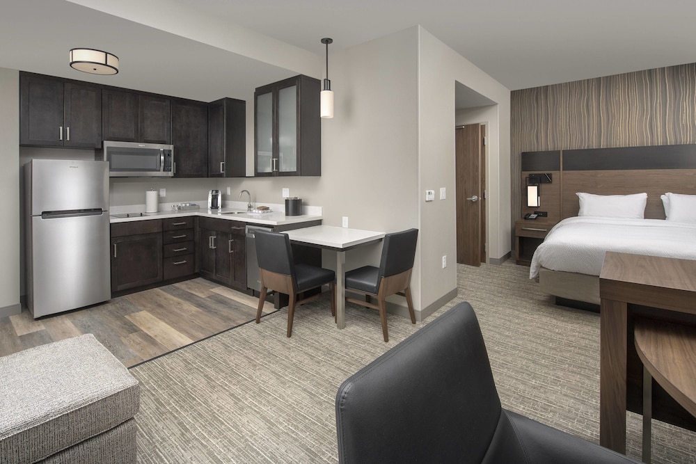 Studio, 1 King Bed with Sofa bed (Mobility Accessible, Roll-In Shower)