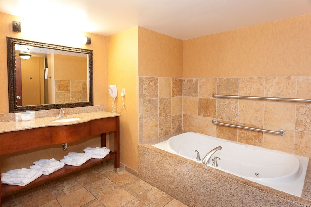 Suite, One King Bed, Non-Smoking - Photo 7