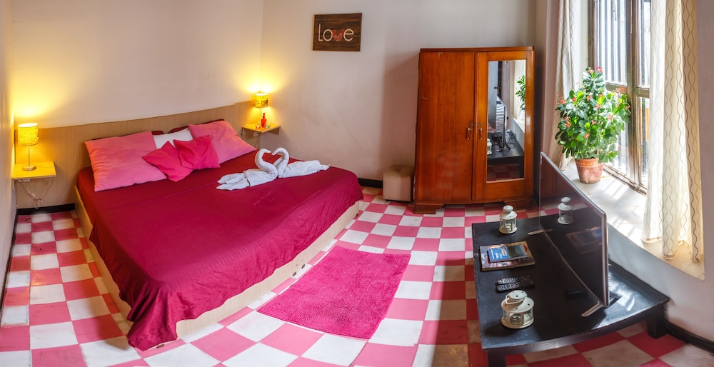 Deluxe Double Room, 1 Double Bed, Private Bathroom photo 3