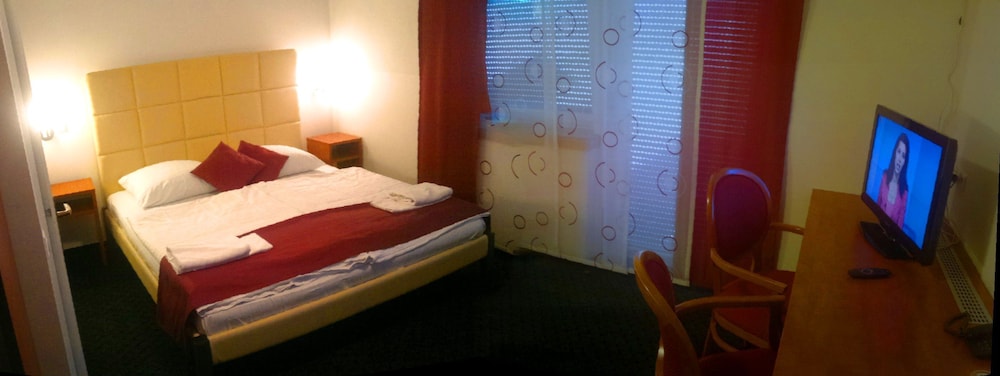 Standard Double or Twin Room, Balcony photo 3