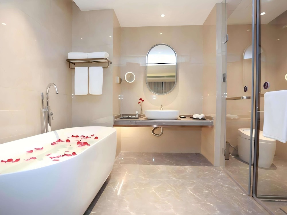 Privilege, Suite, 1 King Bed photo 2