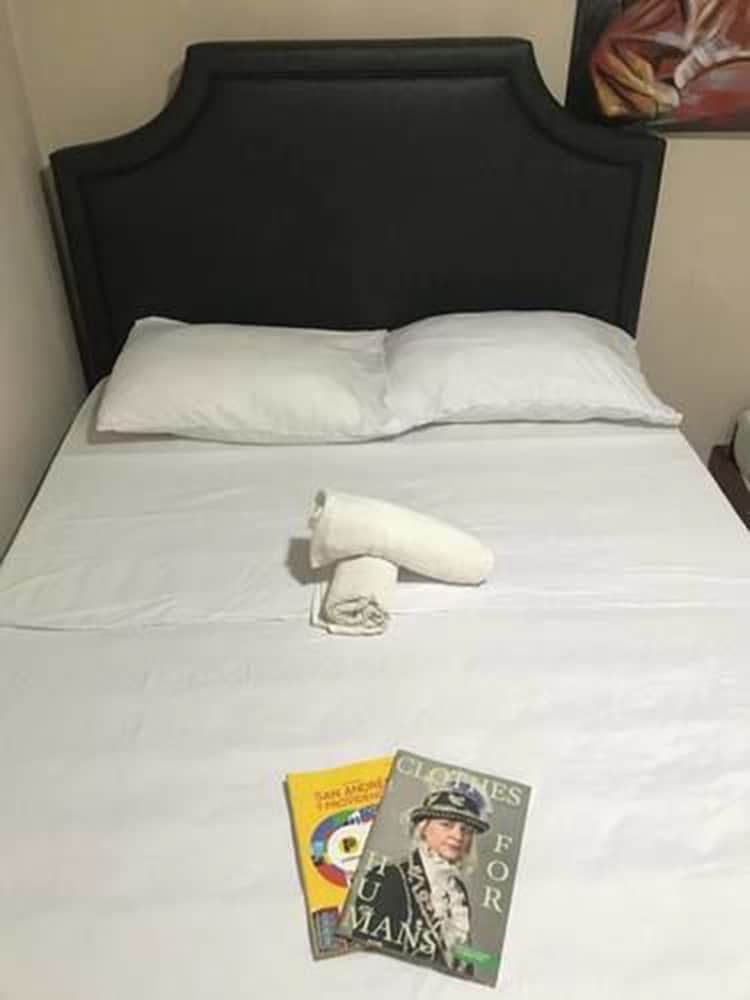 Double Room, Multiple Beds, Accessible, Smoking photo 1