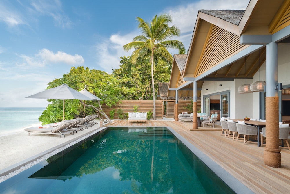 Four Bedroom Beach Pool Residence