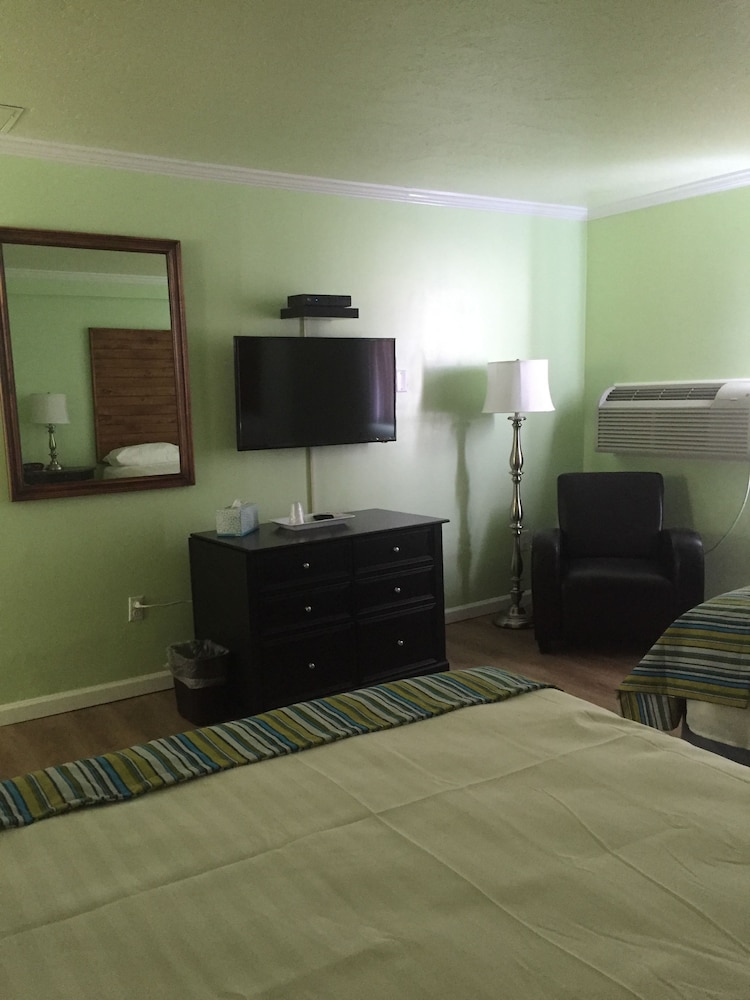 Standard Room, 2 Queen Beds photo 2