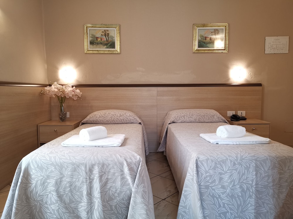 Standard Double Room, 2 Twin Beds