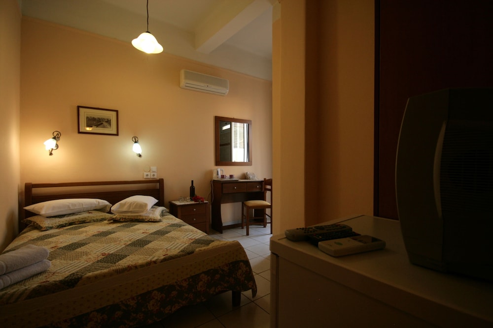 Double Room - Photo 6