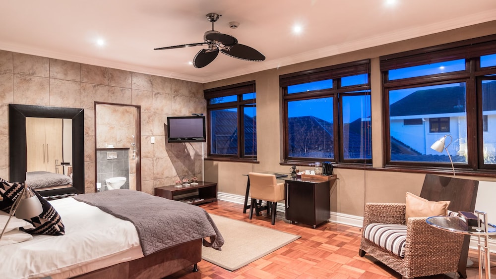Executive Room - Photo 5