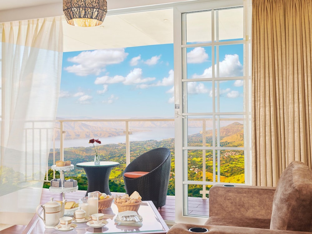 Tulip Suite photo 2