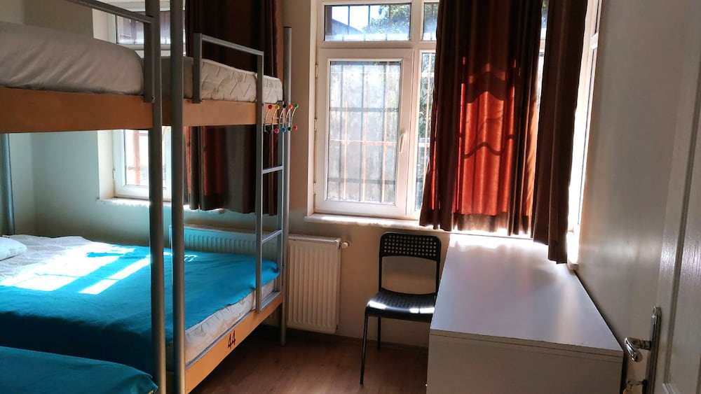 Basic Shared Dormitory, Men Only, Non Smoking (6 Person) photo 1