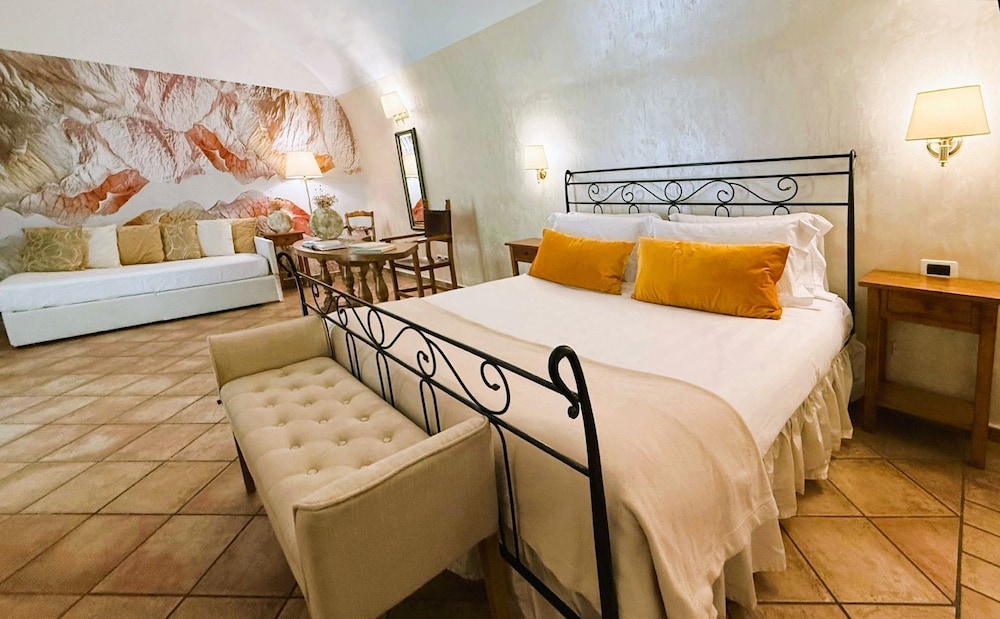 Suite, Hot Tub, Garden Area photo 1