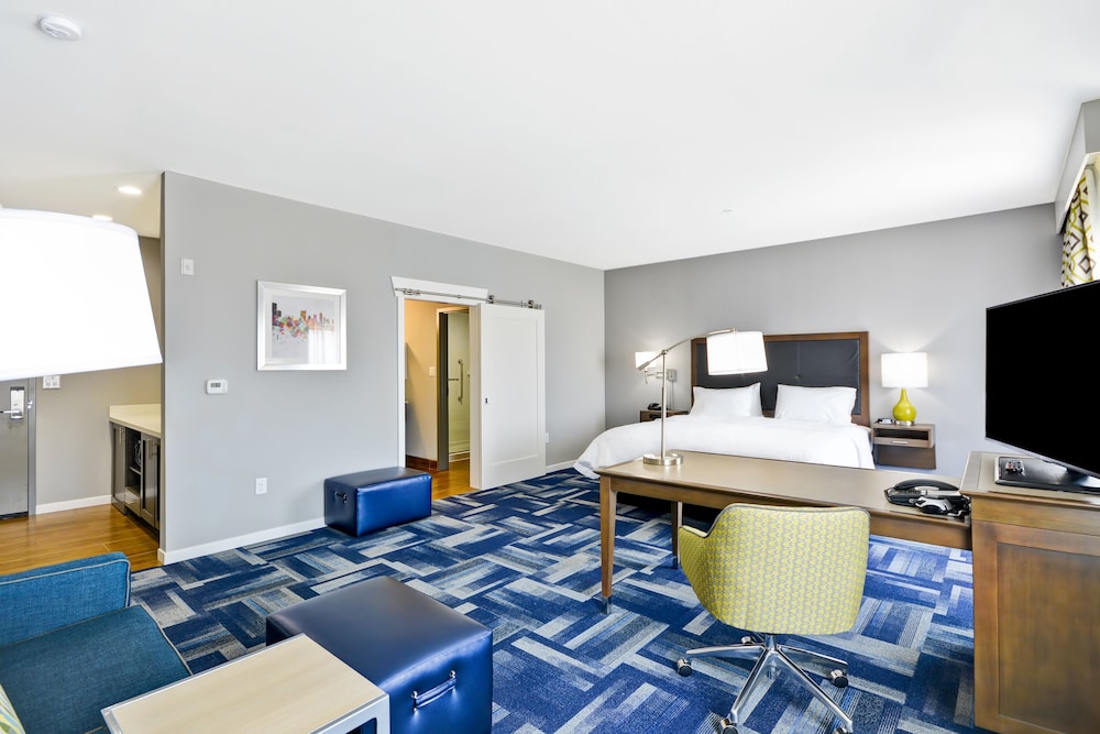Studio, 1 King Bed, Accessible, Non Smoking (mob/hearing acc w/ roll-in shower)