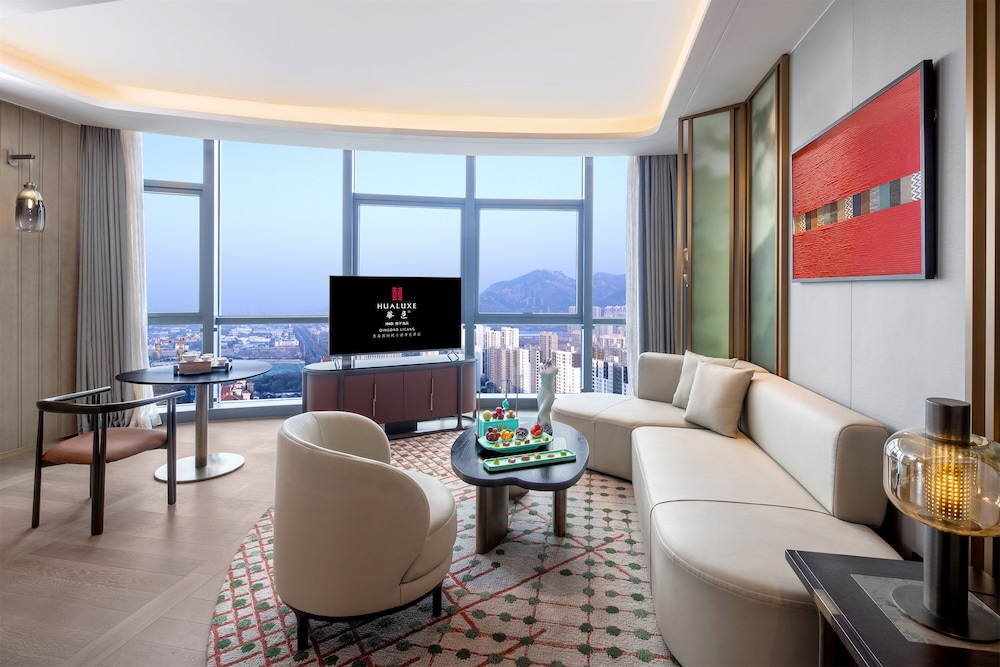 Suite, 1 Bedroom (Living Area) - Photo 6