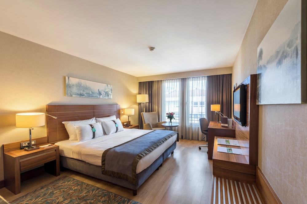 Suite, 1 King Bed, Smoking