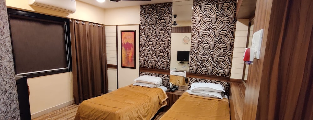 Room - Photo 11