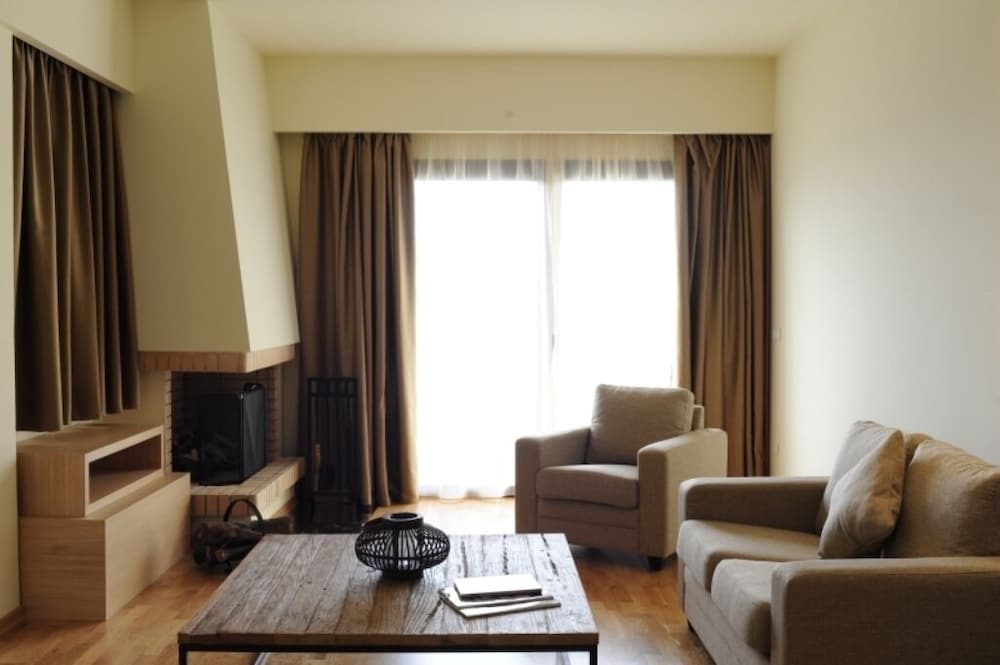 Executive Suite - Photo 8