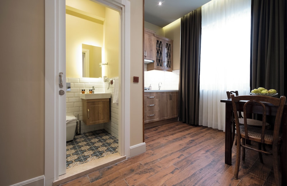Exclusive Room, 1 King Bed with Sofa bed photo 2