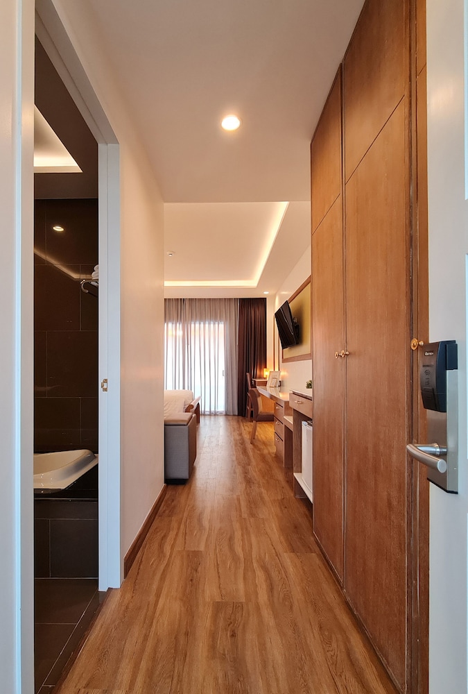 Superior King Room With Sofa Bed photo 3