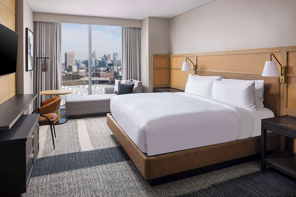 Club Suite, Multiple Beds (Roll-In Shower)