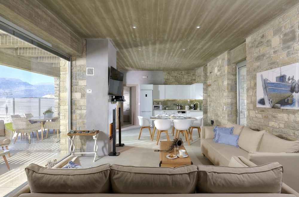 Luxury Villa, 2 Bedrooms photo 2