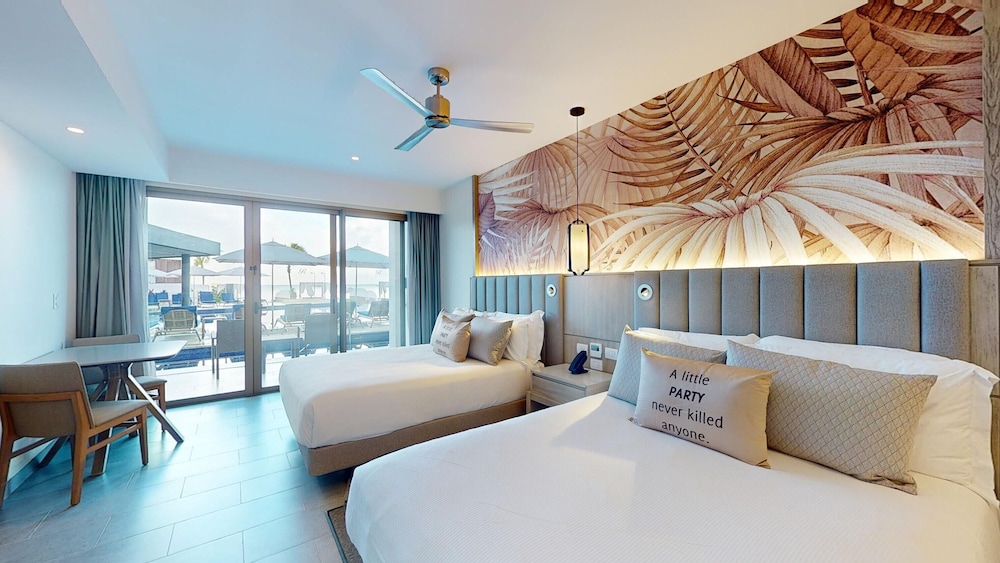 Luxury Junior Suite Beach Front Swim Out Diamond Club