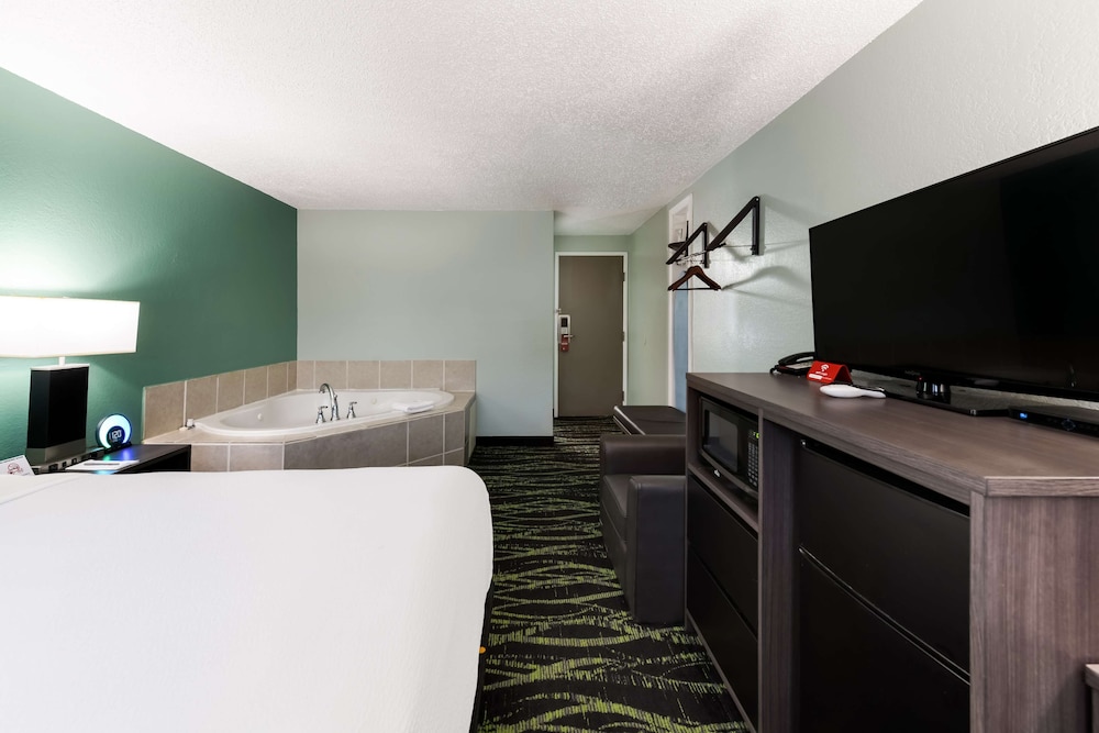Suite, 1 Queen Bed, Non Smoking - Photo 19