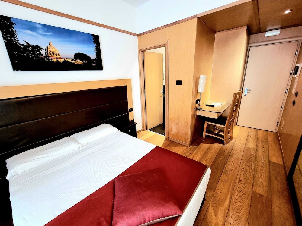 Classic Triple Room photo 2