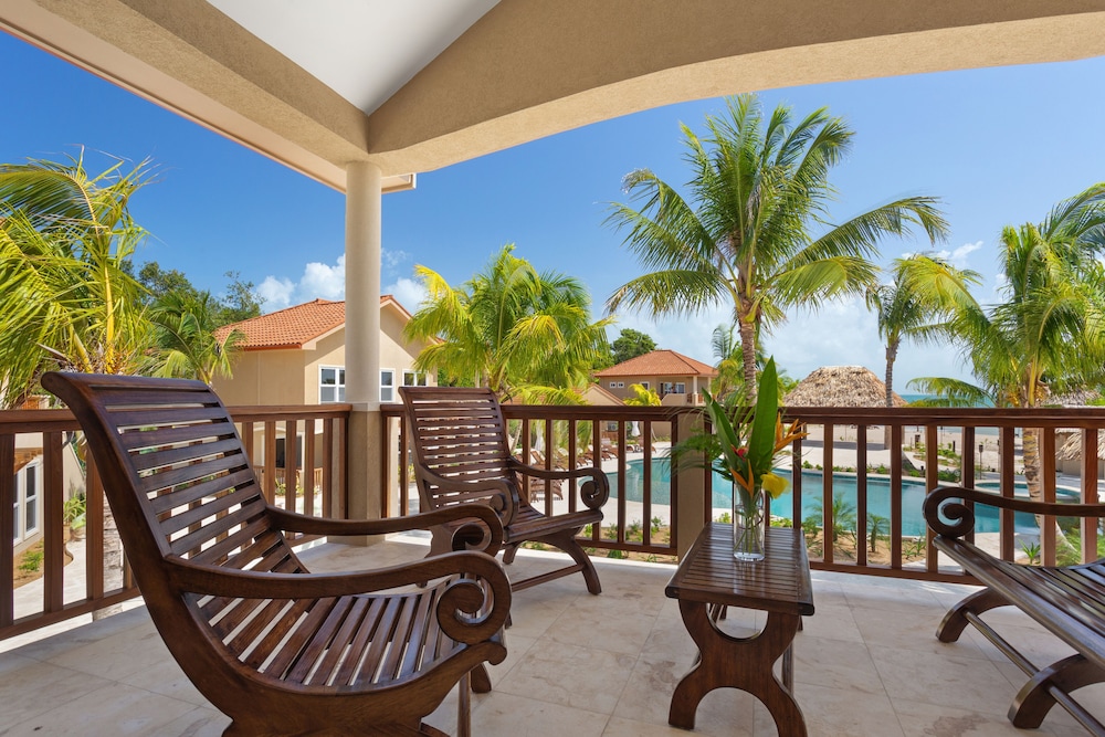 Seashell Luxury Bungalow, 2 Bedrooms, Partial Ocean View