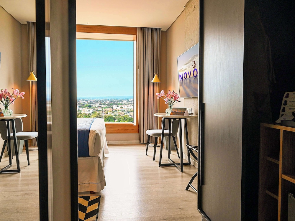 Superior Room, 1 King Bed, Executive Level - Photo 7