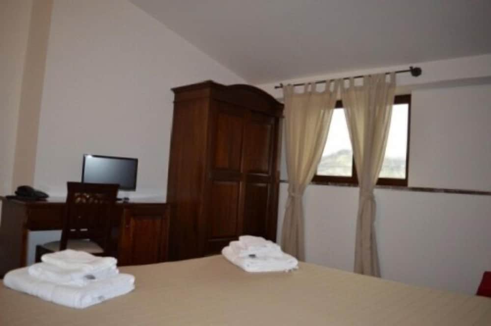 Exclusive Triple Room, Multiple Beds photo 2
