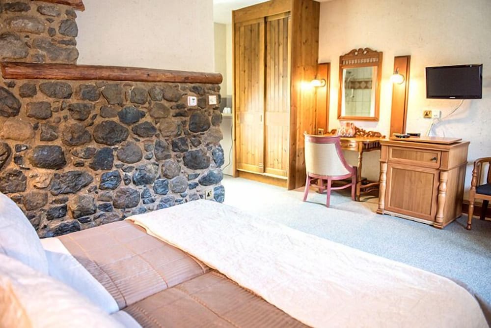 Standard Twin Room - Photo 2