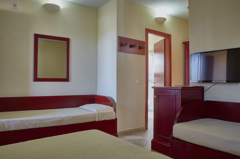 Quadruple Room - Photo 1