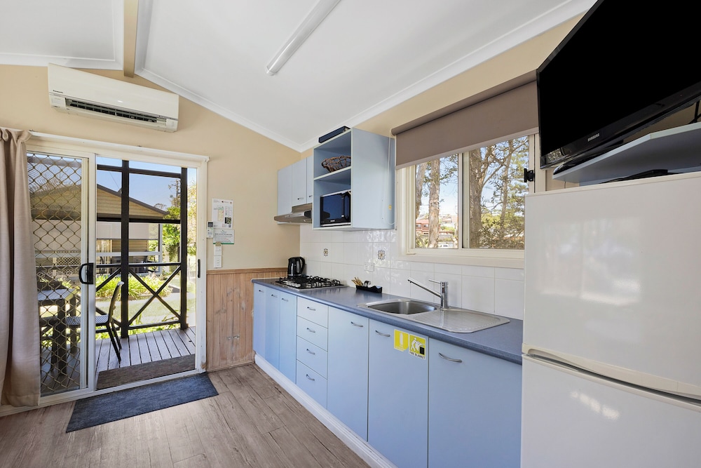 Standard Cabin - Sleeps 5 photo 3