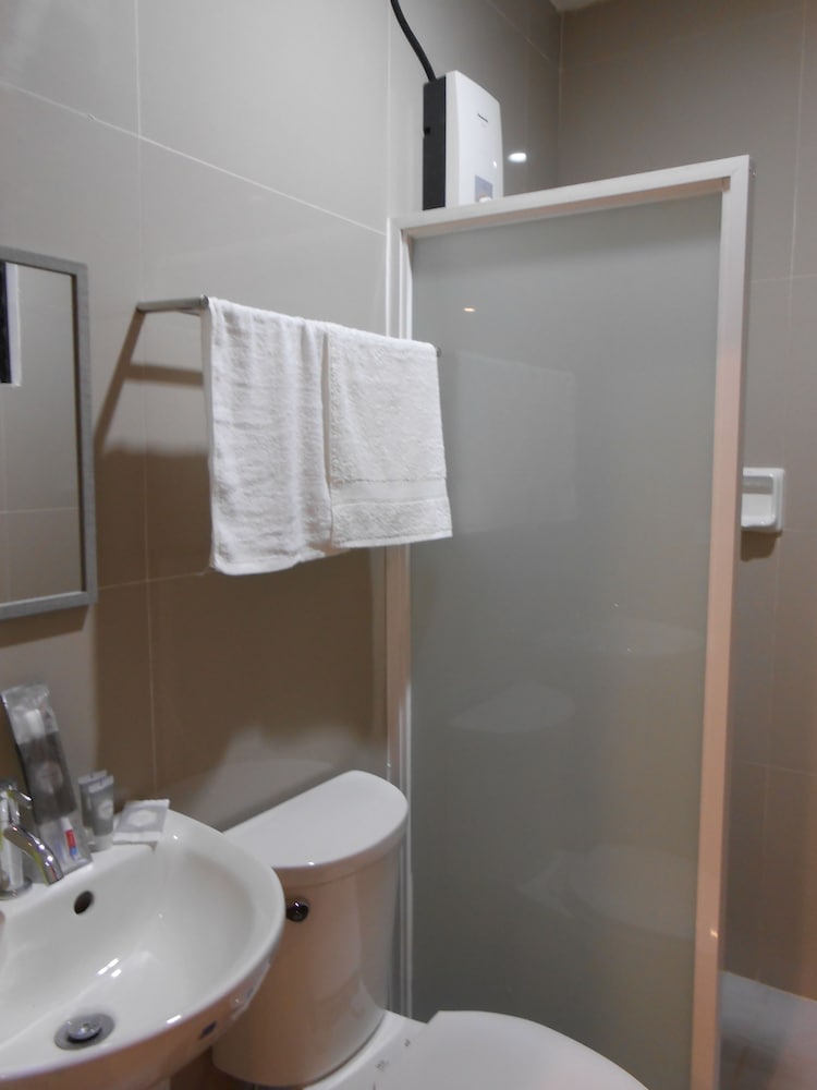 Premier Quadruple Room, Accessible, Non Smoking photo 2