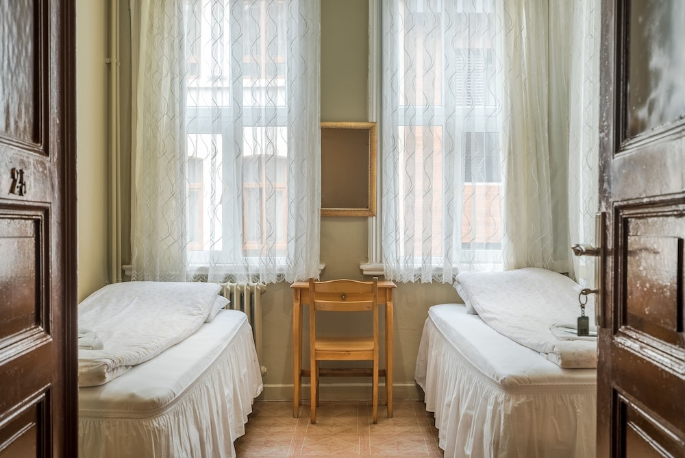 Standard Double or Twin Room, Shared Bathroom photo 3