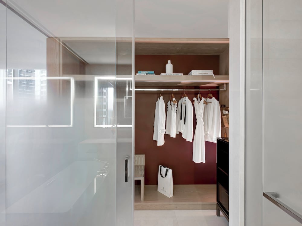 Studio Suite, 1 King Bed (Burj Khalifa View) thumbnail 5