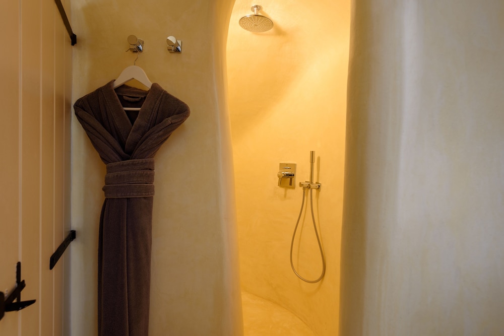 Vanilla Room with Outdoor Hot tub Caldera View - Photo 3